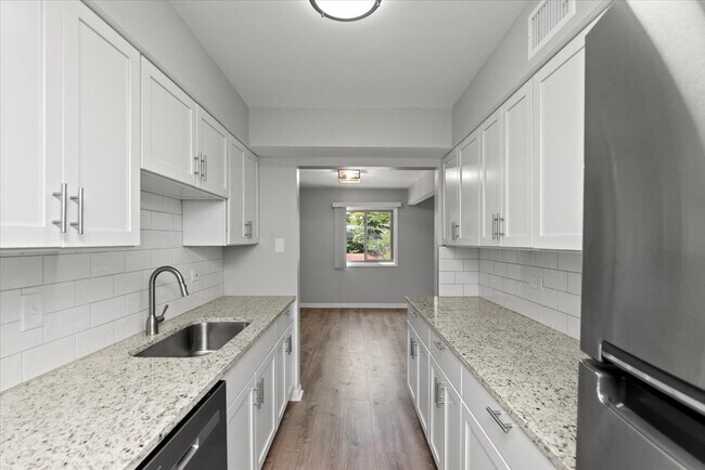 Building Photo - 241 W Main St