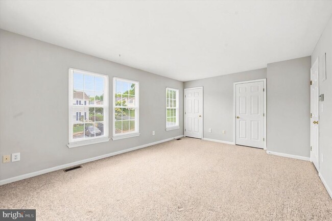 Building Photo - 903 Glen Falls Ct