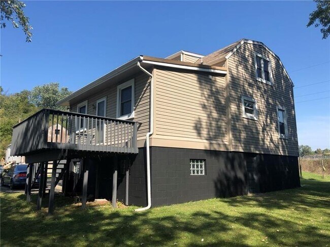 Building Photo - 116 Adams St