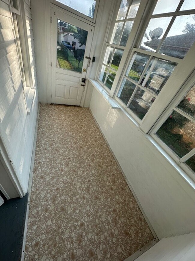 Building Photo - 1424 W Philadelphia St