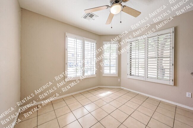 Building Photo - 9202 W MacKenzie Dr