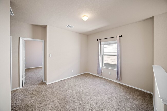 Building Photo - FREE MONTH OF RENT WITH 18 MONTH LEASE SIG...