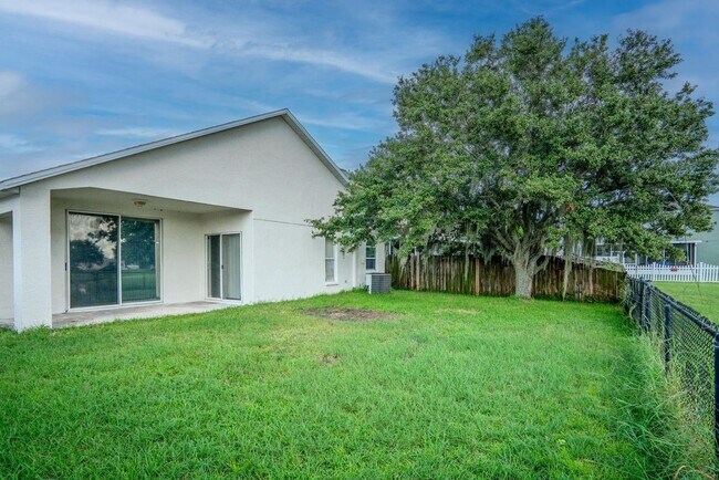 Building Photo - 10815 Lakeside Vista Dr