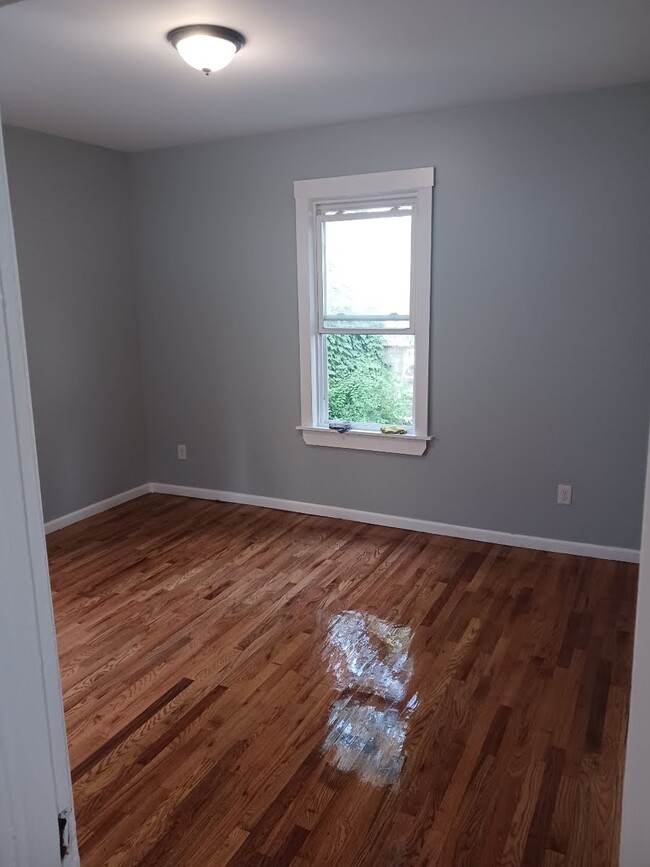 Building Photo - 281 Schley St