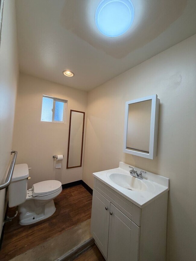 Building Photo - READY TO MOVE IN- MUST SEE - TWO CAR OFF STREET PARKING SPOTS AND UTILITIES PAID