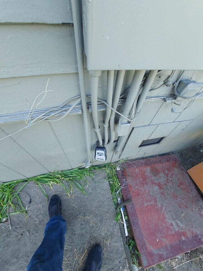 Building Photo - Charming Tacoma Home on a Peaceful Corner Lot!