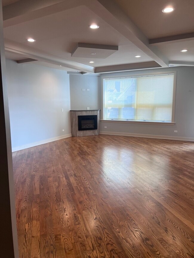 Building Photo - 1208 E 64th St