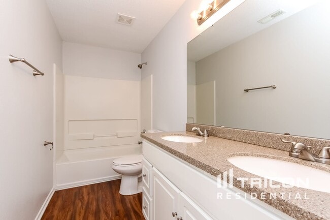 Building Photo - 453 Bridgewater Dr