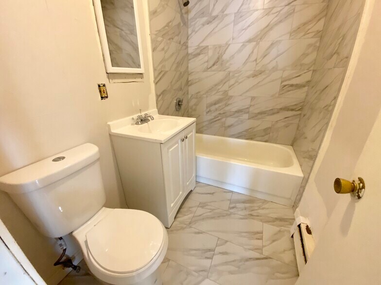 Building Photo - 1572 Tremont St