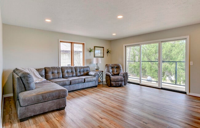 Building Photo - 350 Campbell Point Rd