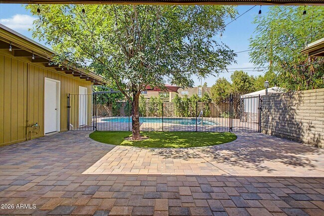 Building Photo - 3734 E Montecito Ave