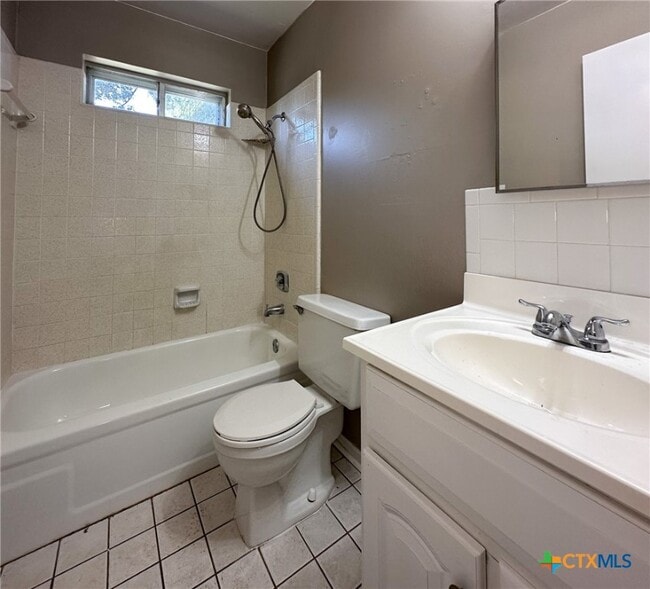 Building Photo - 1608 Becker Dr