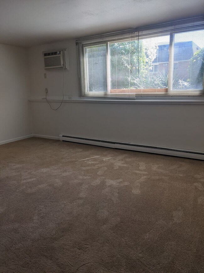 Building Photo - AUGUST RENT SPECIAL