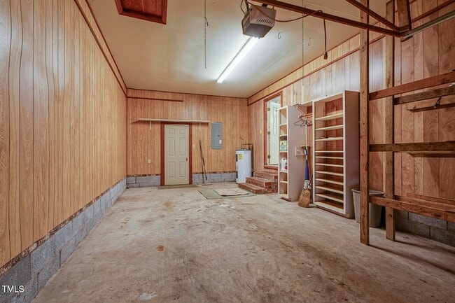 Building Photo - 4610 Linden Rd