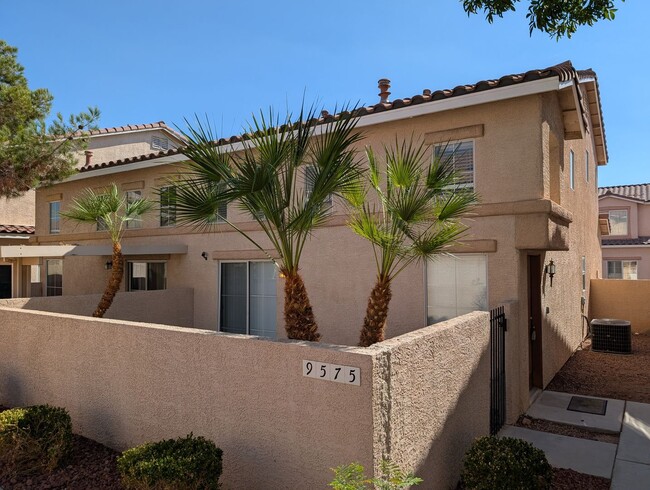 Building Photo - 2 bedroom Gated Community on LV BLVD