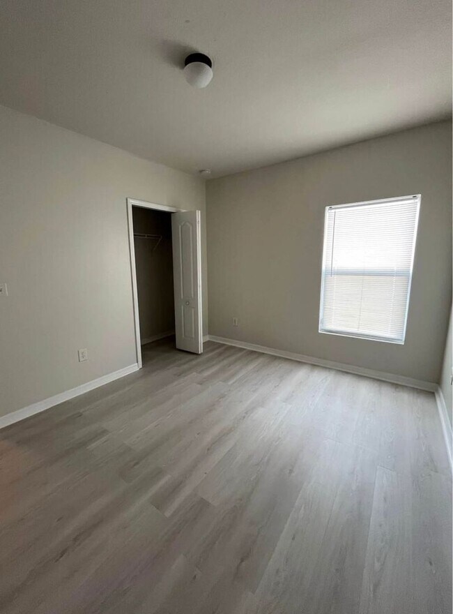 Building Photo - Beautiful 4-Bedroom Home in Sought-After H...