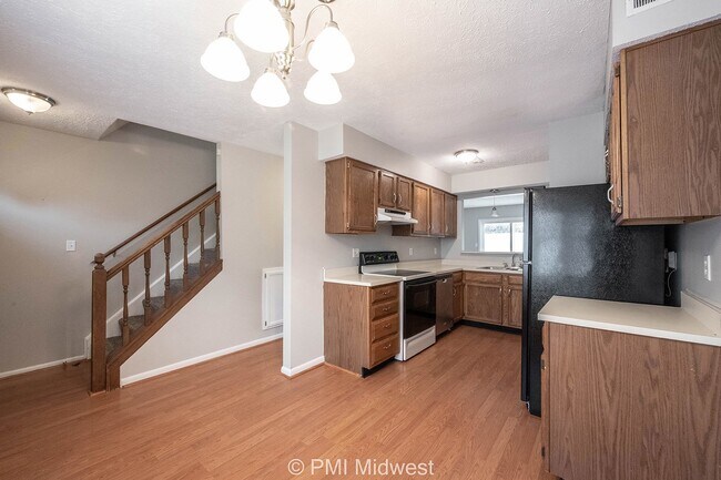 Building Photo - "Charming 2-Bed Haven with 1.5 Baths in Indianapolis – Cozy Living Awaits!"
