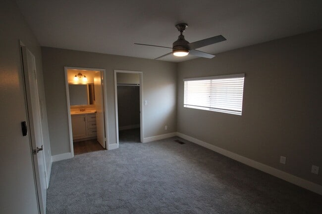 Building Photo - Gorgeous, Multi-Level 3 BD, 2 BA in North ...