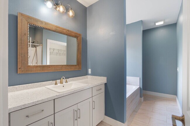 Building Photo - 4464 Goldfinch Way