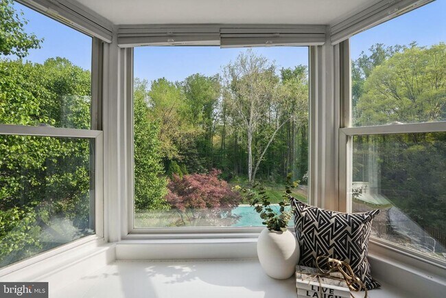 Building Photo - 8121 Briar Creek Dr