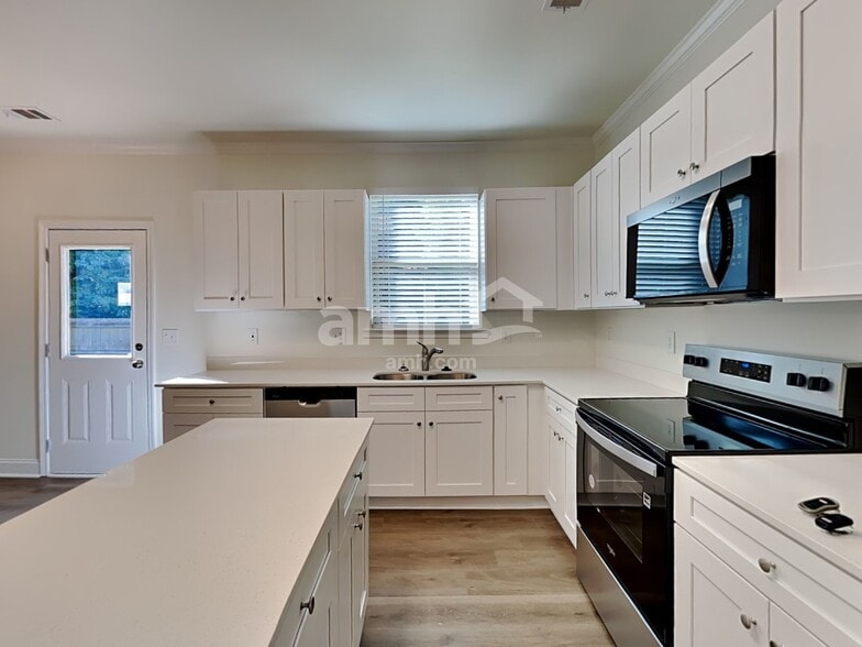 Building Photo - 2444 Beal St