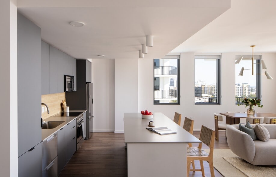 Building Photo - VIV