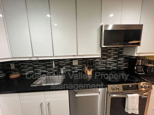 Building Photo - 2821 Los Felices Cir W