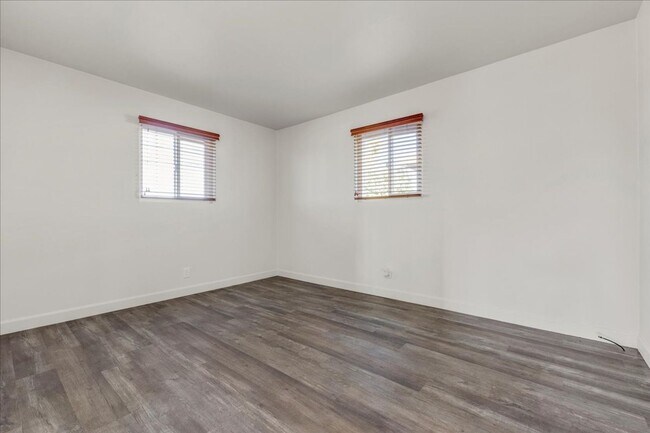 Building Photo - Upper Seaside 3 Bedroom / 1.5 Bath with Ocean Views