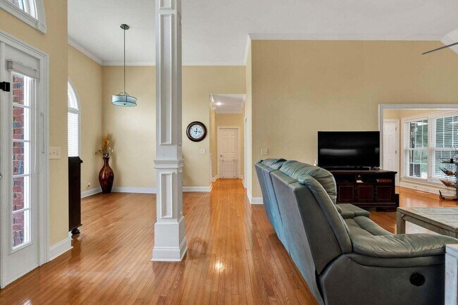 Building Photo - 1865 Weston Pl NW