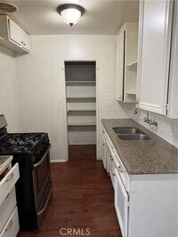 Building Photo - 1108 W Valencia Dr