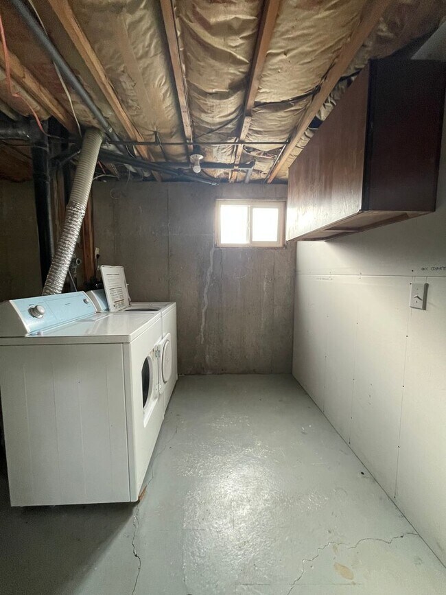 Building Photo - Beautiful Three Bedroom; West Jordan, 1,20...