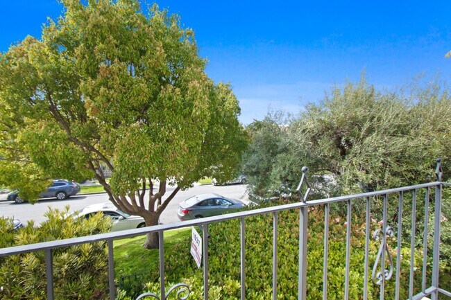 Interior Photo - 1037 10th St