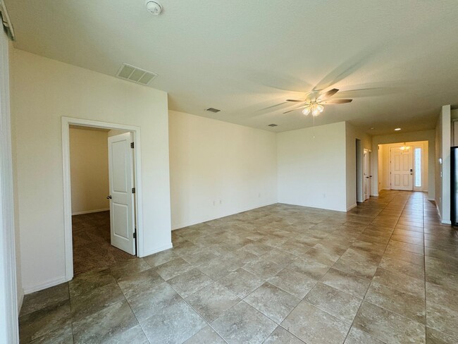 Building Photo - Gorgeous 4 bedroom, 2.5 bathroom HOME in W...