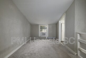 Building Photo - 181 N Fairview Ave