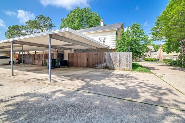 Building Photo - 601 St Charles Dr