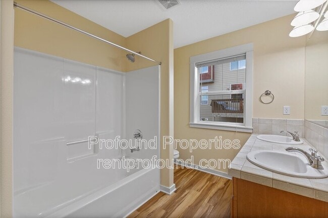 Building Photo - 7909 SW Oviatt Dr