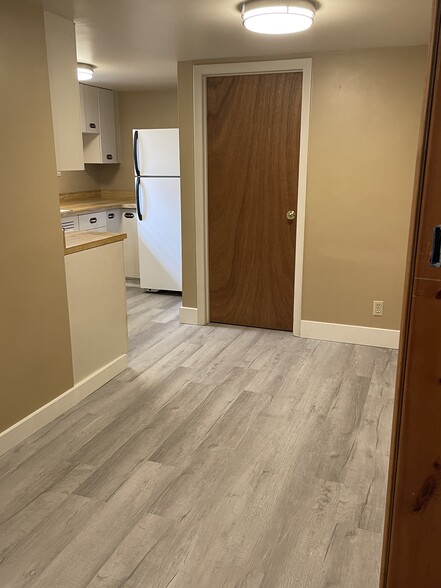 Building Photo - 1214 9th St W