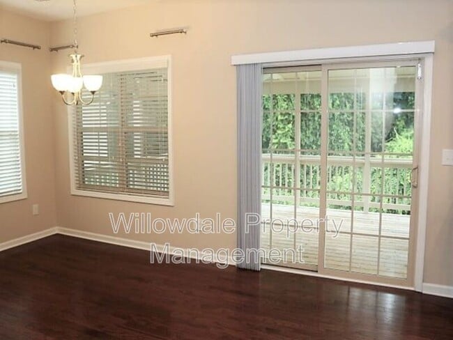 Building Photo - 717 Minerva Dale Dr