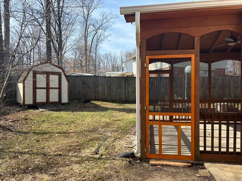 Building Photo - 8903 Victoria Rd