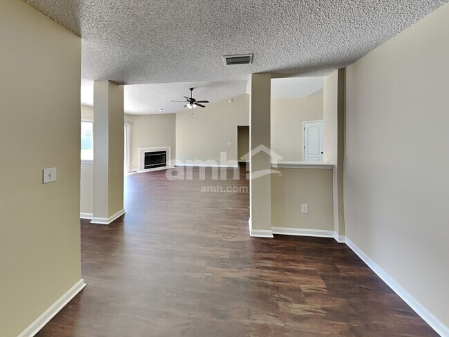 Building Photo - 1767 Saw Lake Dr