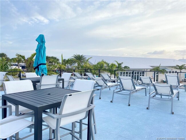 Building Photo - 219 NE Sunrise Terrace