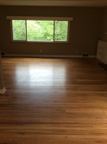 Livingroom - 20 Chalfonte Pl