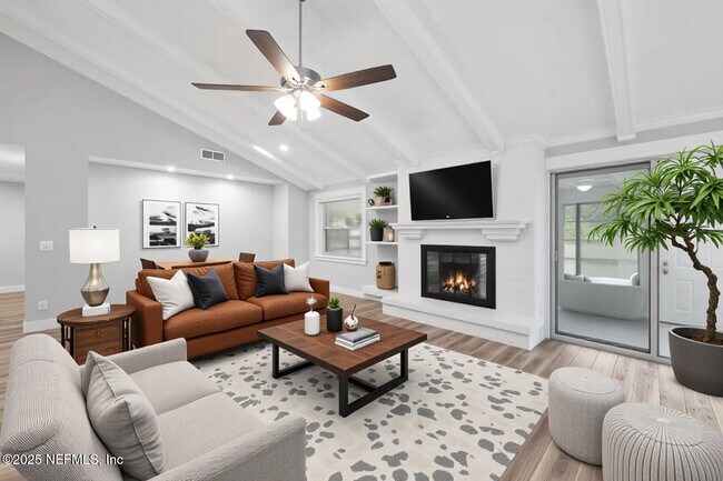 Building Photo - 5609 Hyde Park Cir