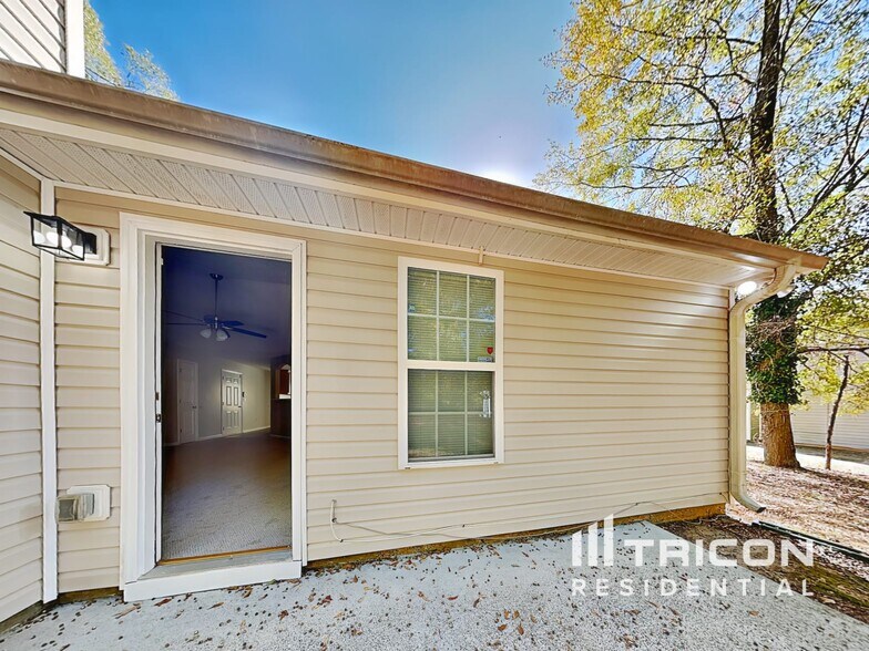 Building Photo - 294 3rd Ave