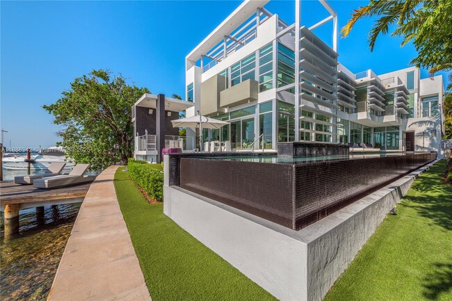 Building Photo - 440 S Hibiscus Dr
