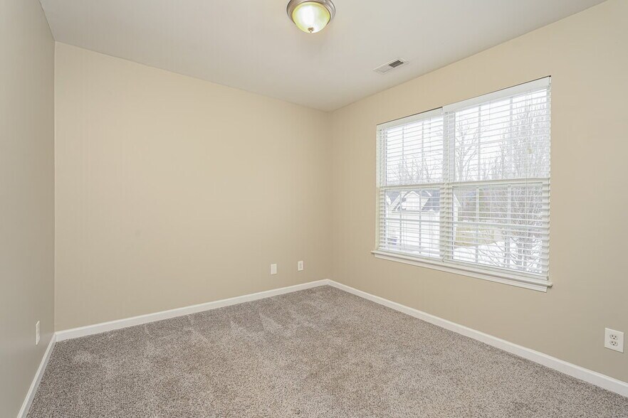 Building Photo - 5624 Fairway Forest Dr