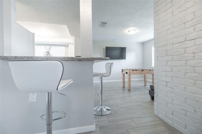 Building Photo - 9907 Towne Tower Ln