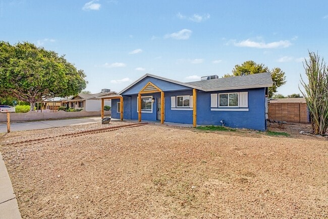 Building Photo - 3 bedroom home!