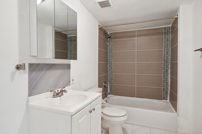 Building Photo - 3 Bedroom Single Family Home in San Antonio