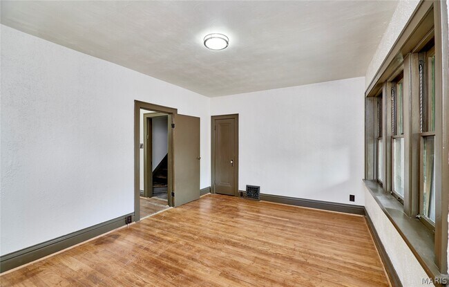 Building Photo - 5021 Ray Ave